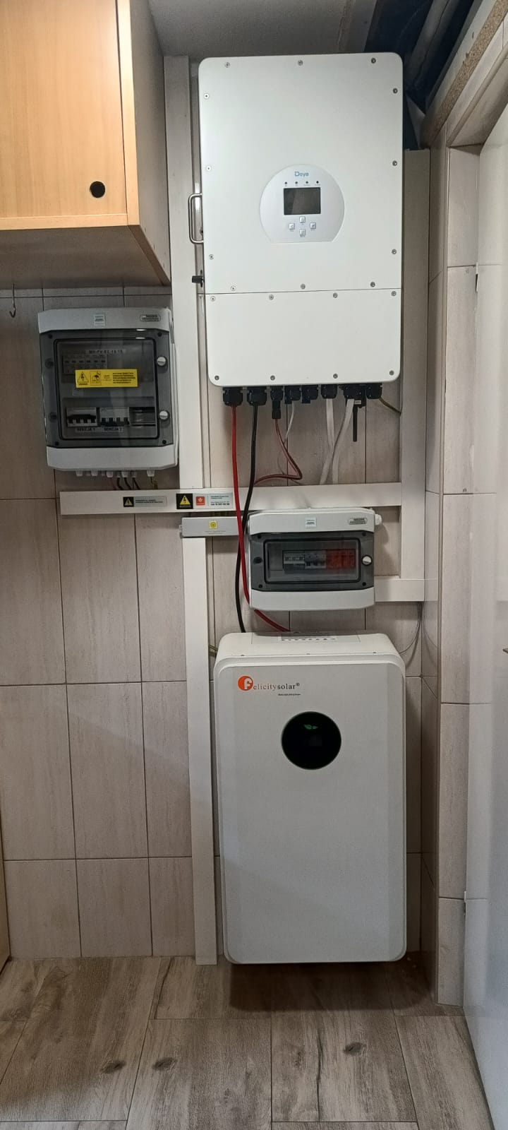 Montaż magazynu energii 10 kW w Łomży – systemy hybrydowe